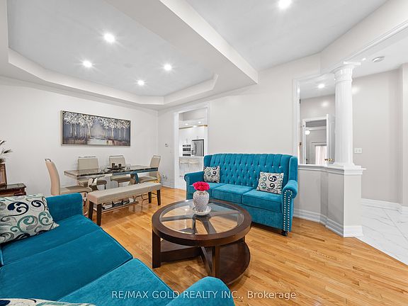 5th image of 19 Attview Cres