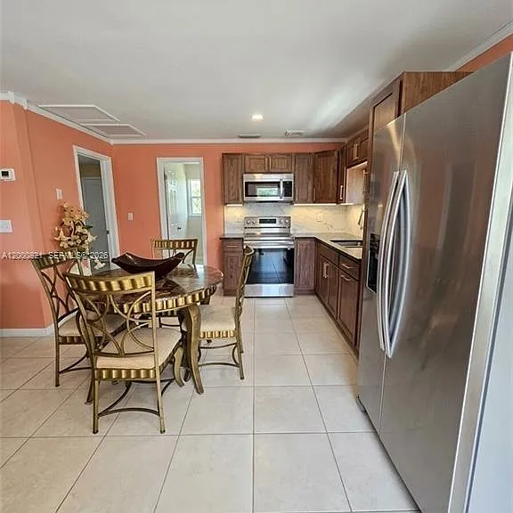 156 SW 47th Ter #1 — Photo 6