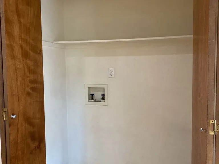 610 S Whitcomb St #B — Photo 9