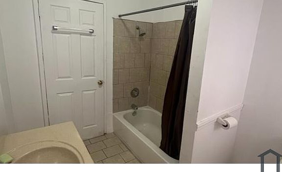 5th image of 4822 Crenshaw Blvd
