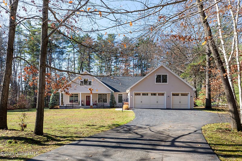 3rd image of 12 Caldwell Brook Terrace