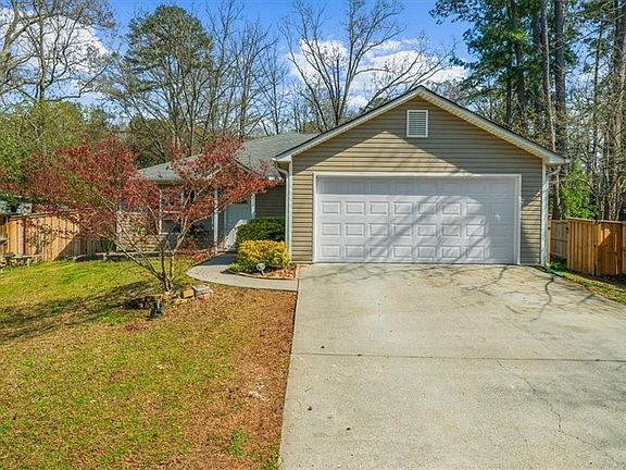 2nd image of 212 Whispering Pine Cir NE