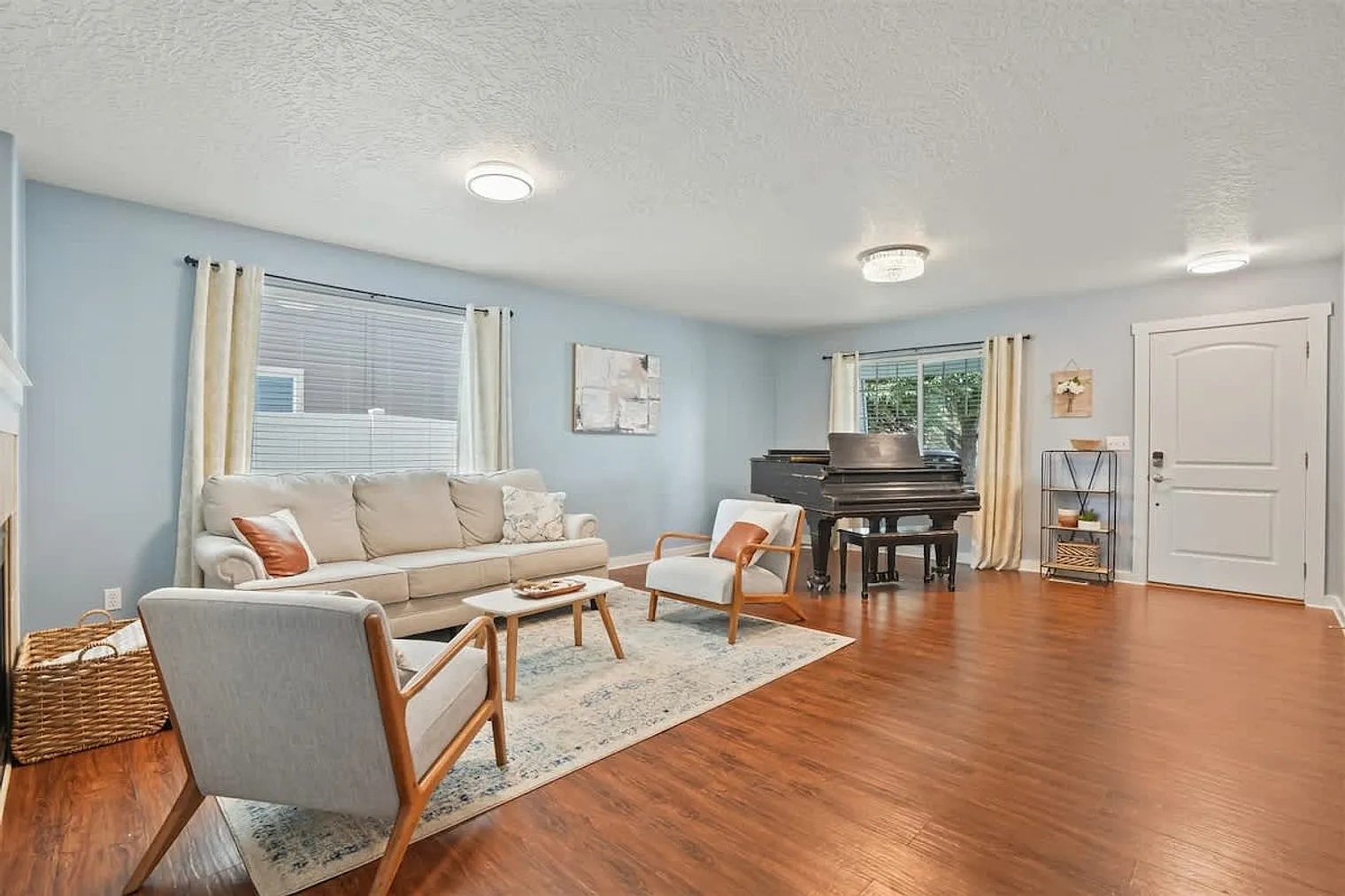 5 bed, 2.0 bath, 990 sqft, $6,246 — Photo 4