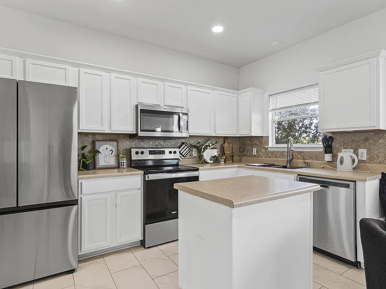 13524 Lyndon B Johnson St — Photo 14