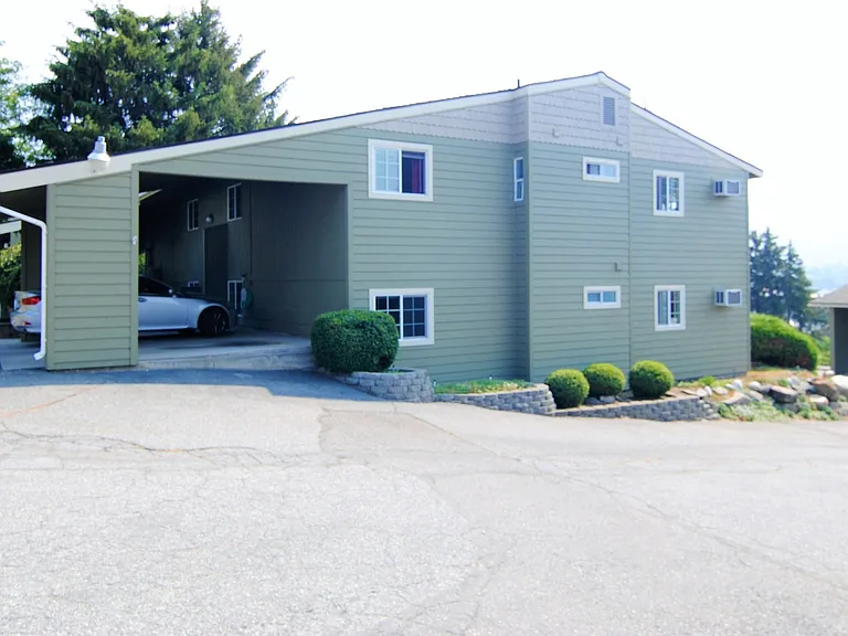 939 N Baker Ave — Photo 9