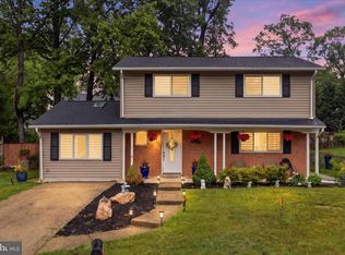6809 Rolling Rd, Springfield, VA 22152