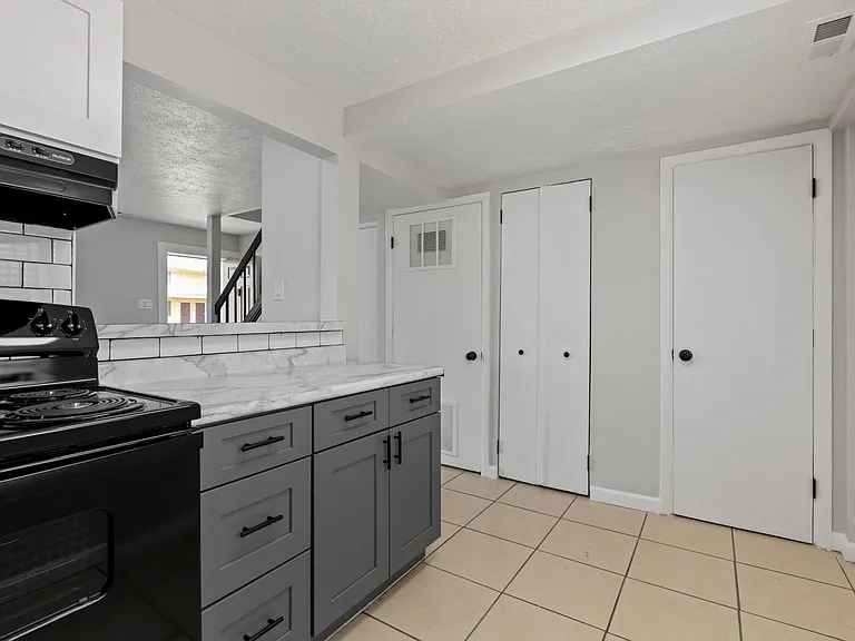 The Vistas Apartment Homes — Photo 5