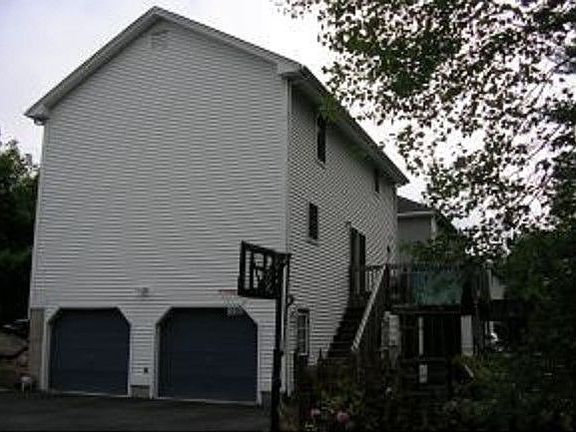 3rd image of 42 Garden Walk Dr