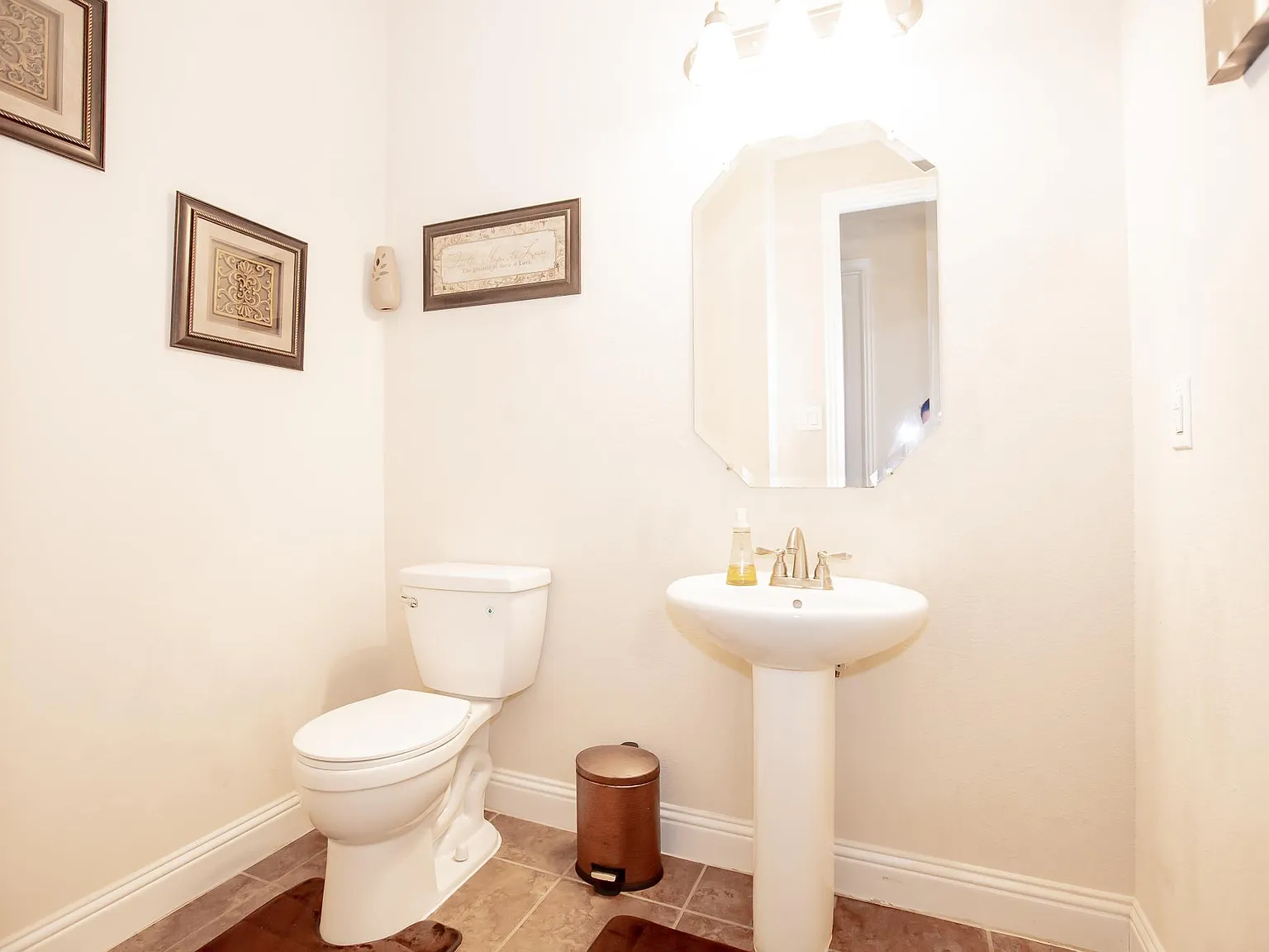 4 bed, 2.5 bath, 3466 sqft, $3,700 — Photo 4