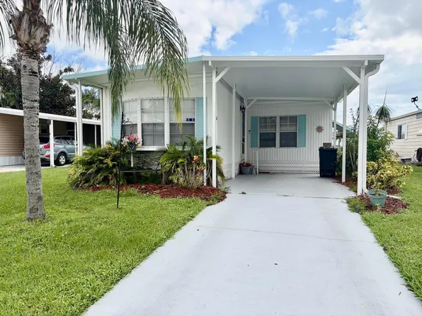 10 La Paloma Lane, Port St Lucie, FL 34952