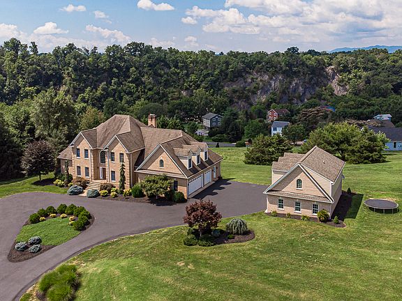 5th image of 120 Shaner Hill Dr