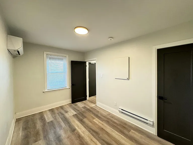 931 Main St E #4 — Photo 11
