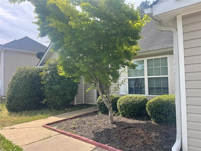 170 Millwheel Dr — Photo 2