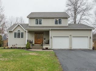 10 Nursery Dr, West Hartford, CT 06117