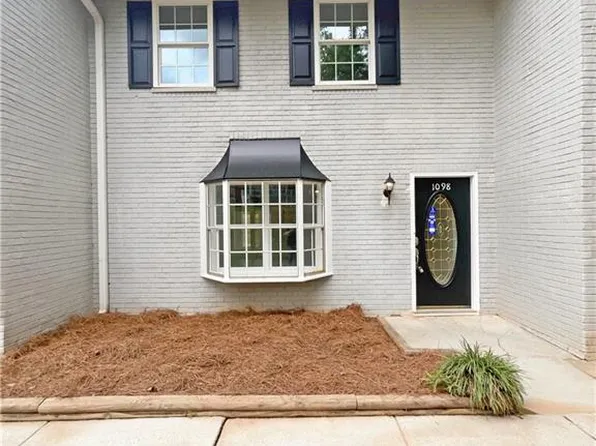 1098 Eastview Cir NE, Conyers, GA 30012