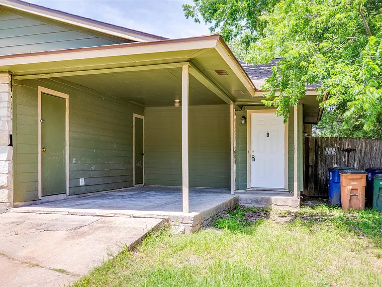 5208 Bogey Ct #B — Photo 6