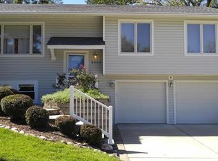 2335 Country Village Ct, Maryland Heights, MO 63043