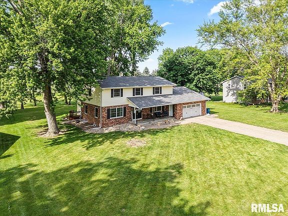 3rd image of 402 Manor Dr