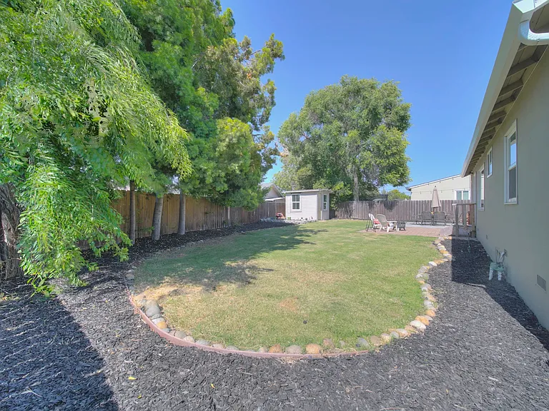 1024 Locust St — Photo 17