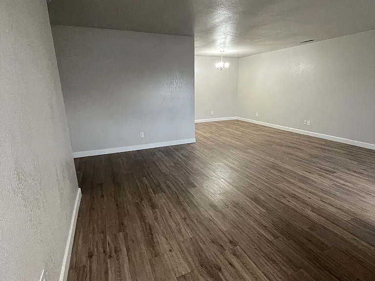 Evergreen apartments — Photo 6