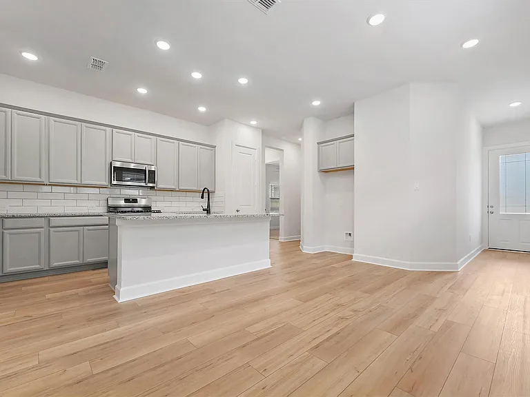 10518 William Park Dr — Photo 3