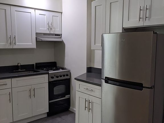 5th image of 340 E 49th St APT 5D