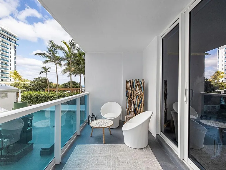 2301 Collins Ave #421 — Photo 8
