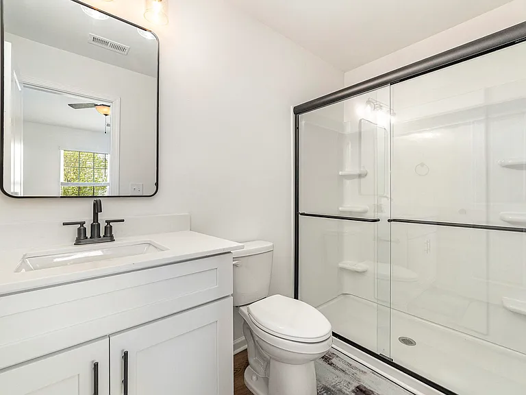 Bathroom of bedroom B