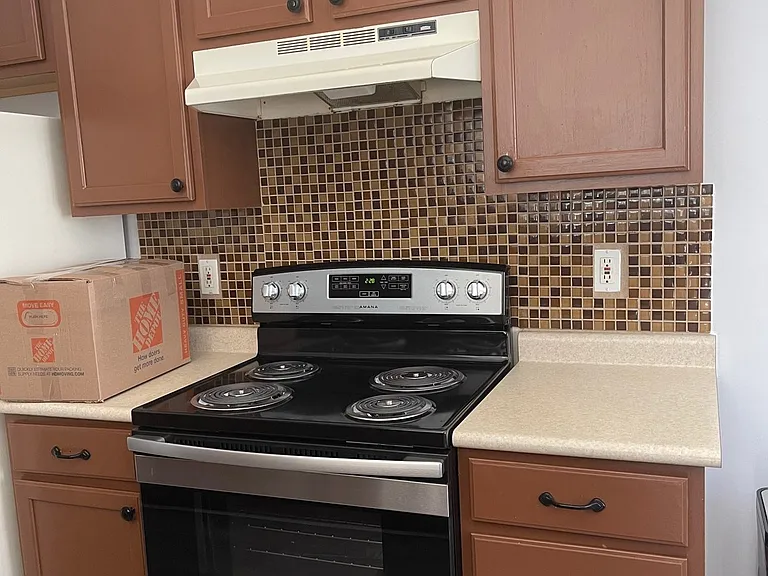 208 Evergreen Pl #208 — Photo 6