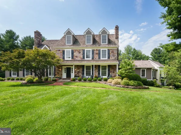 12 Crestwood Cir, New Hope, PA 18938