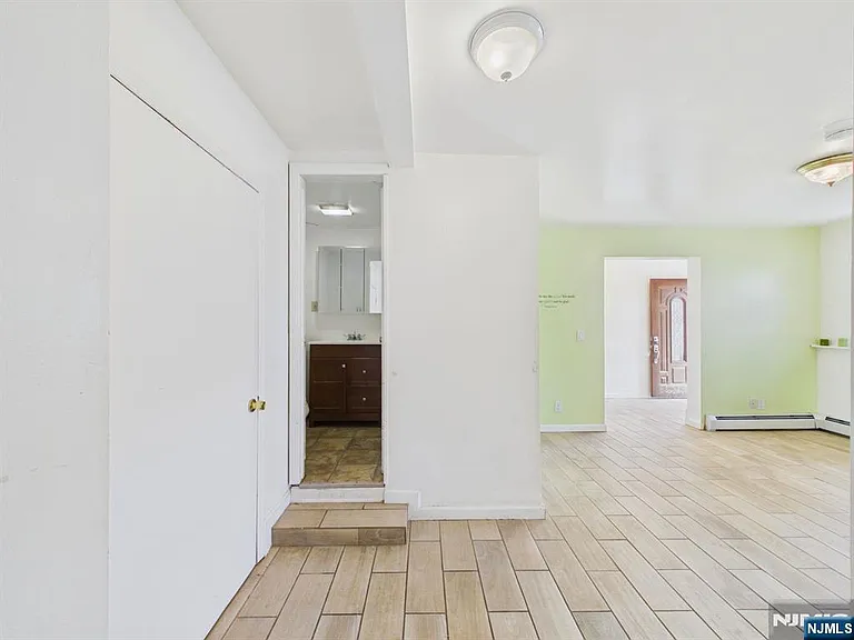 247 Malcolm Ave — Photo 5