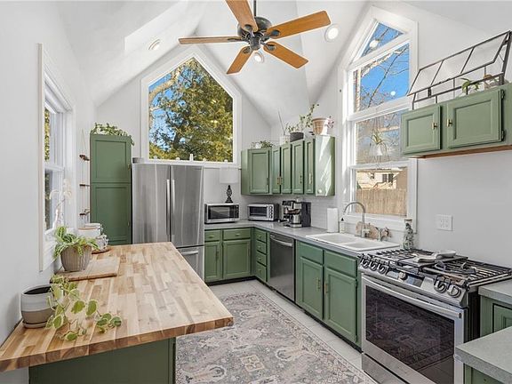 3rd image of 11 Heights Ave