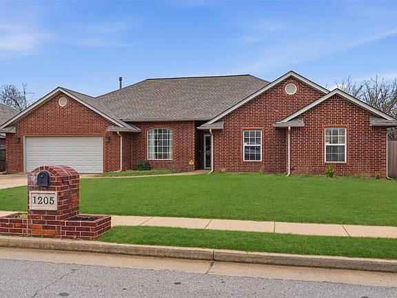 3rd image of 1205 Alexanders Trl