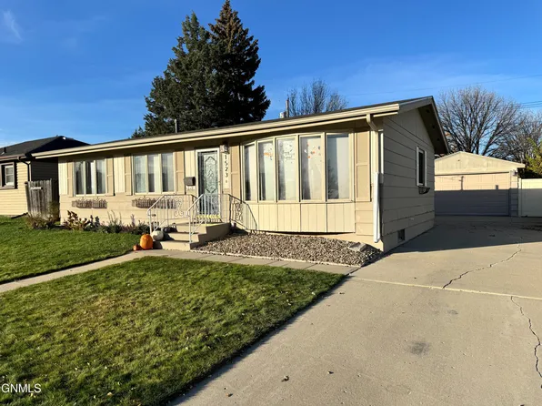 1523 9th Ave W, Williston, ND 58801