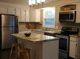 10 3rd St, Amesbury, MA 01913