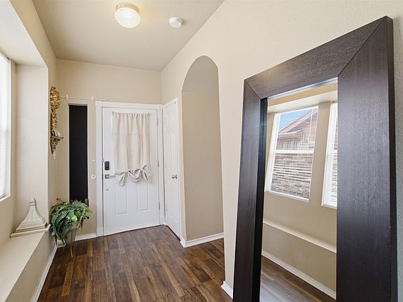 4th image of 2648 Blackstone Dr
