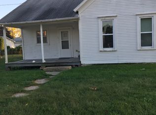 15 W Park Ave, Witt, IL 62094