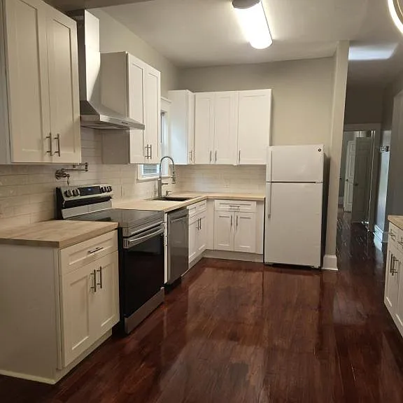 655 E Henry St — Photo 10