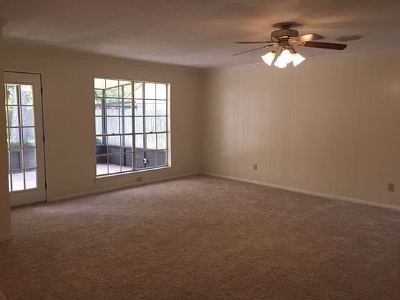 3rd image of 210 Banyan Dr