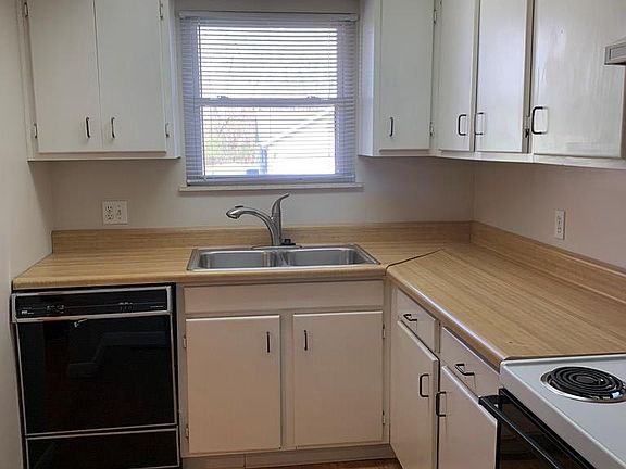 4th image of 1175 Village Ln