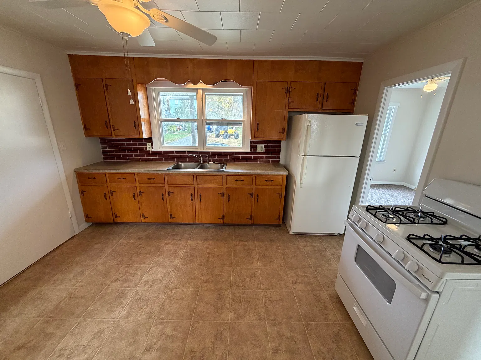 2 bed, 900 sqft, $1,700 — Photo 1