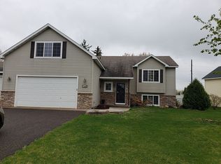 11960 N Meadow Curv, Lindstrom, MN 55045