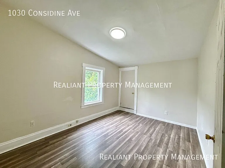 1030 Considine Ave — Photo 13