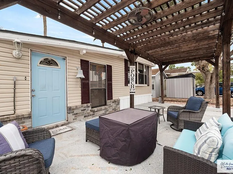 70 Palm Ln — Photo 3
