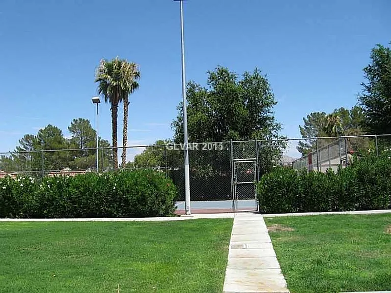 816 Hedge Way #6 — Photo 17