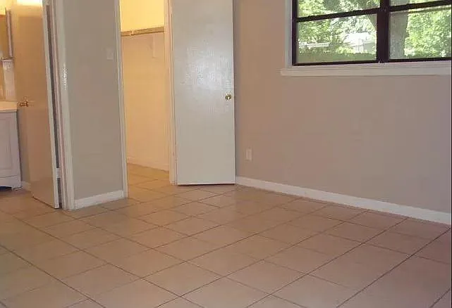 419 Woodcrest Way — Photo 4