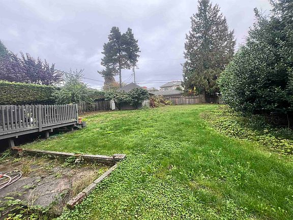3rd image of 5870 Cartier St
