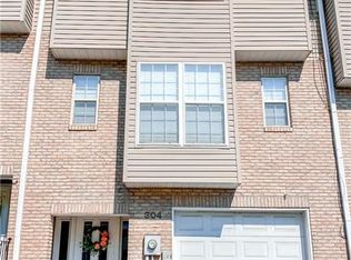 304 Wingate Dr, Pittsburgh, PA 15205