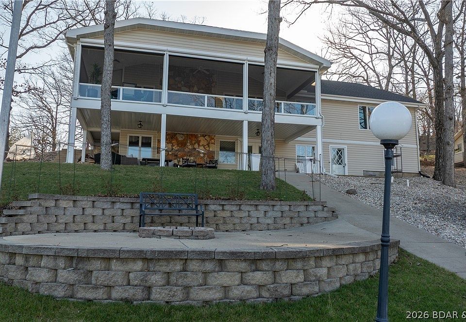 1st image of 2185 Valley Rd