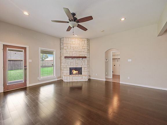 5th image of 107 Meadowlark Dr